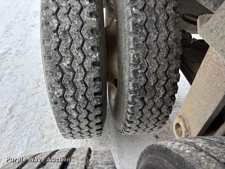 image for item DU6996 2006 East end dump trailer