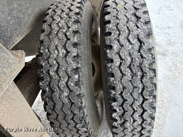 image for item DU6996 2006 East end dump trailer