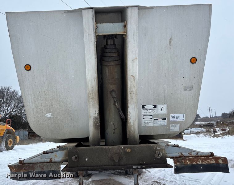 image for item DU6997 1989 Fruehauf end dump trailer