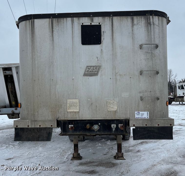 image for item DU6998 2000 East end dump trailer