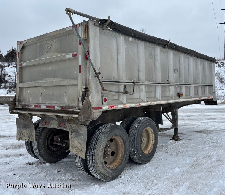 image for item DU6998 2000 East end dump trailer