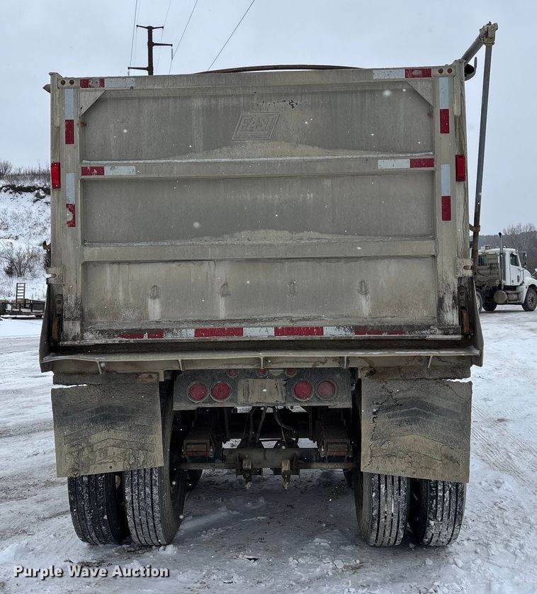 image for item DU6998 2000 East end dump trailer