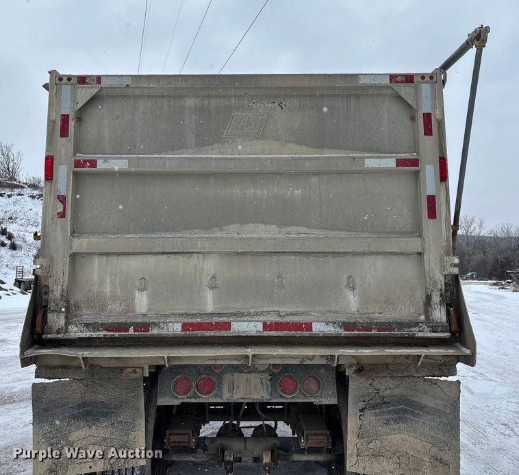 image for item DU6998 2000 East end dump trailer