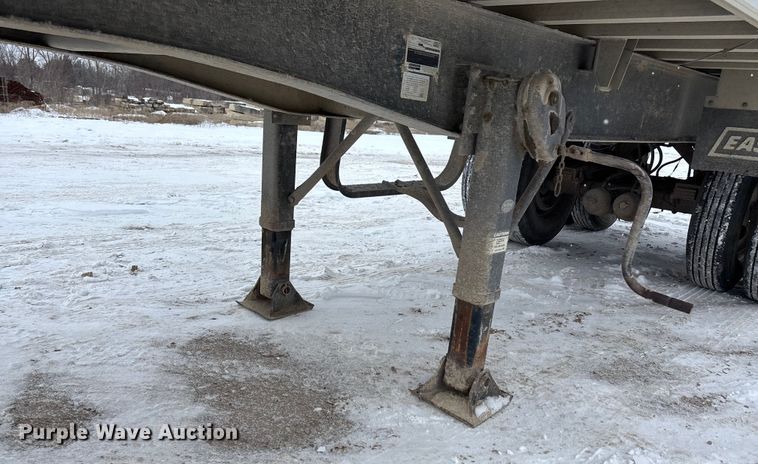 image for item DU6998 2000 East end dump trailer