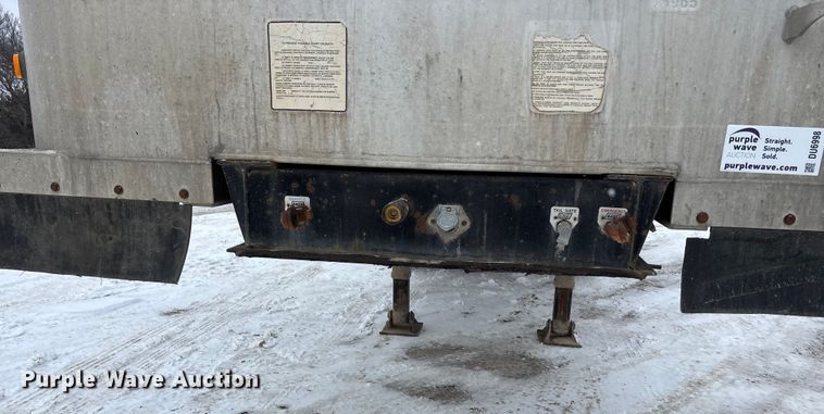 image for item DU6998 2000 East end dump trailer