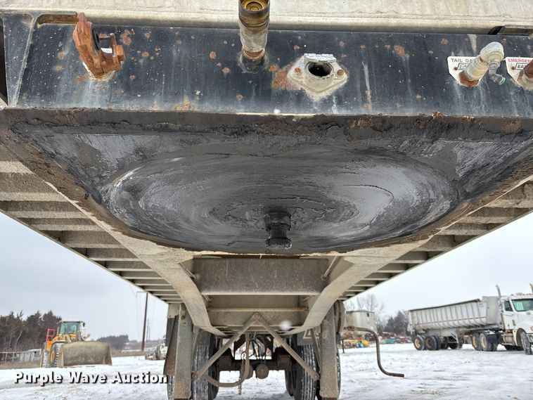 image for item DU6998 2000 East end dump trailer