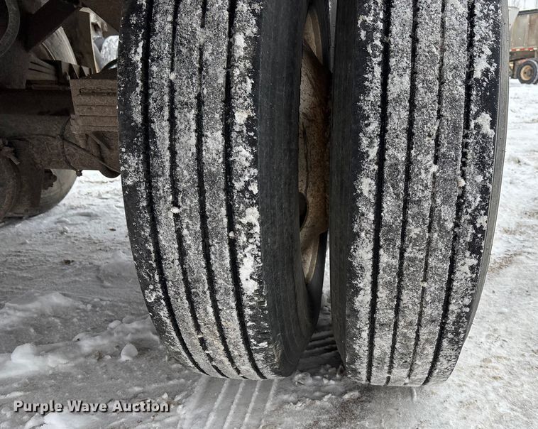 image for item DU6998 2000 East end dump trailer