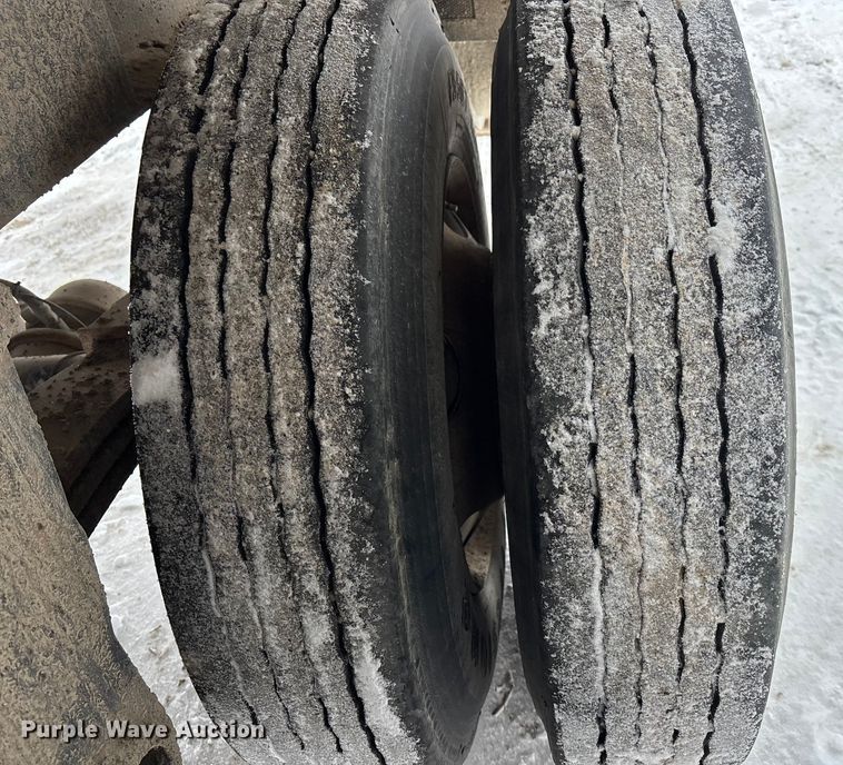 image for item DU6998 2000 East end dump trailer