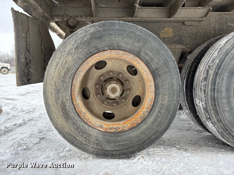 image for item DU6998 2000 East end dump trailer