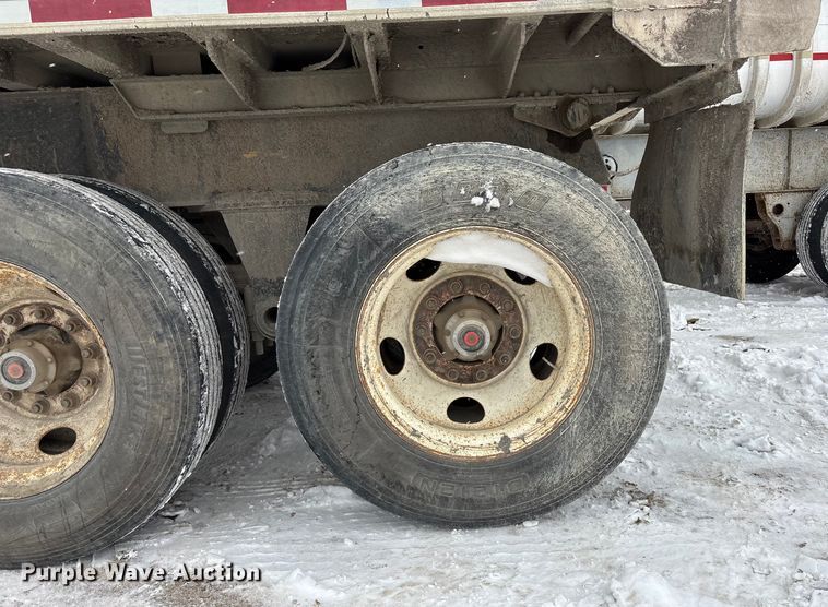 image for item DU6998 2000 East end dump trailer