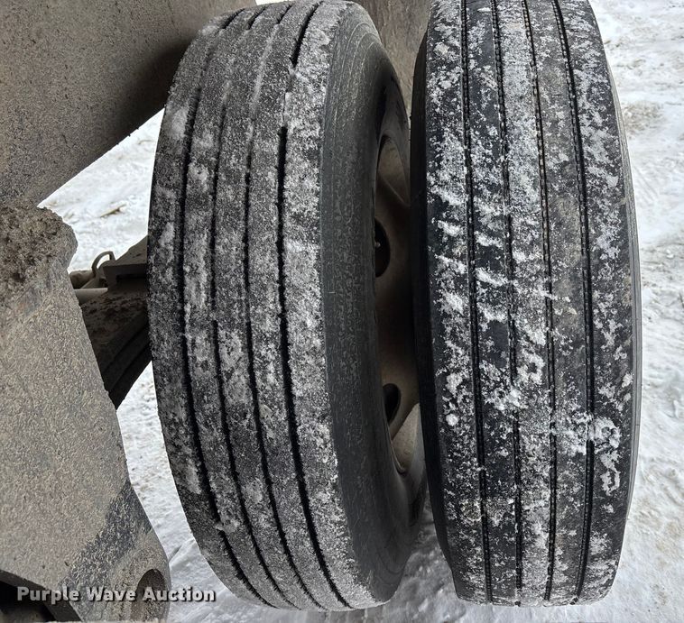 image for item DU6998 2000 East end dump trailer