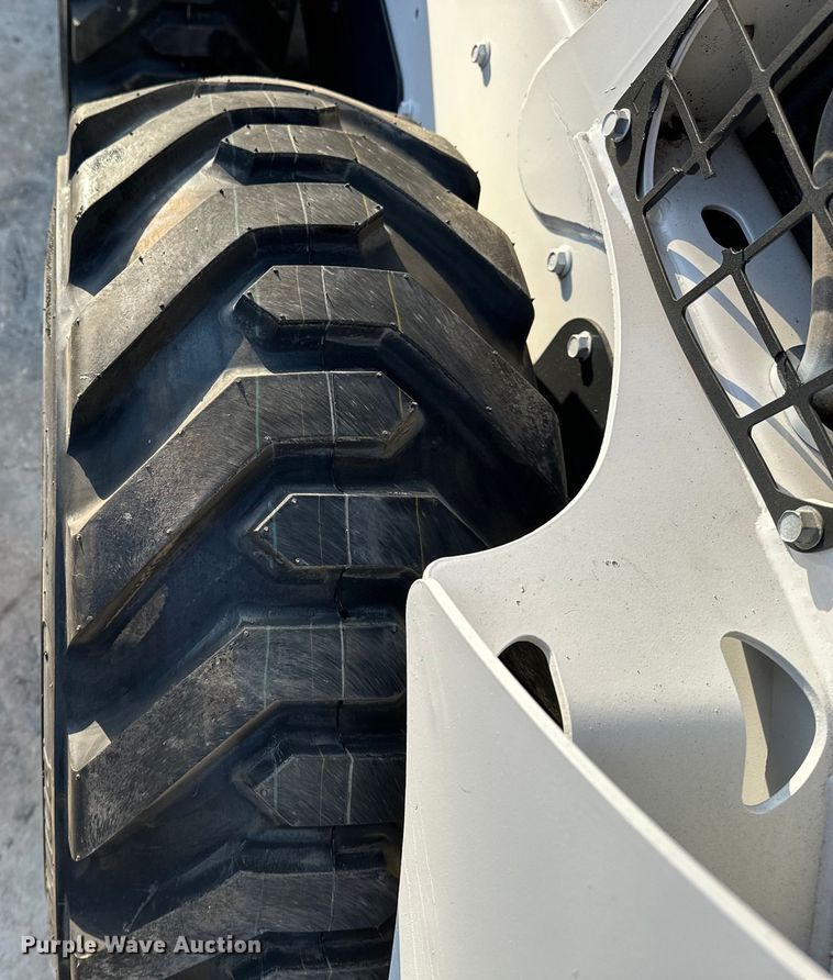 image for item DV0782 2016 Bobcat S530 skid steer loader