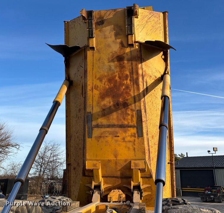 image for item DW7457 Volvo end dump trailer