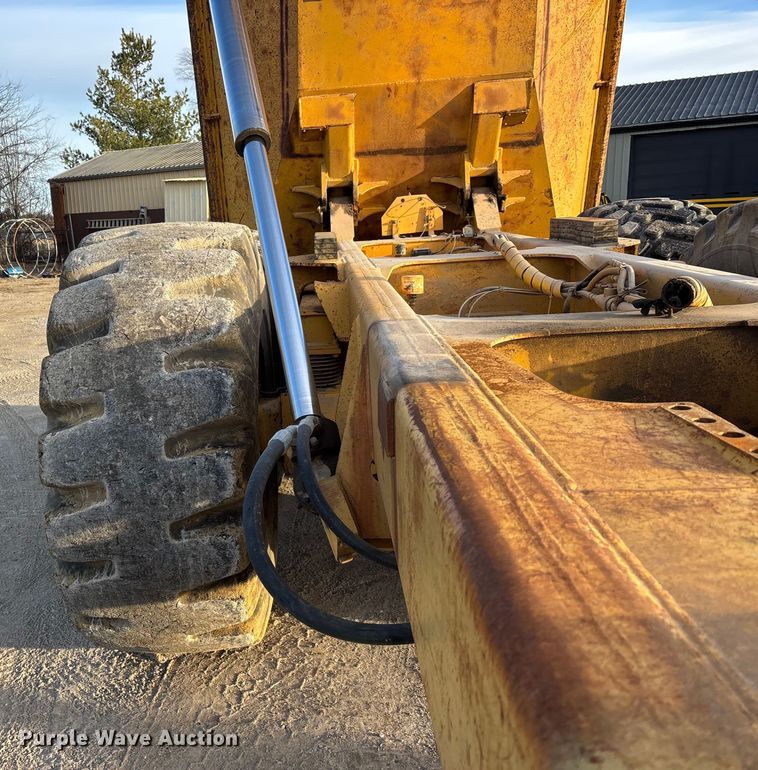 image for item DW7457 Volvo end dump trailer