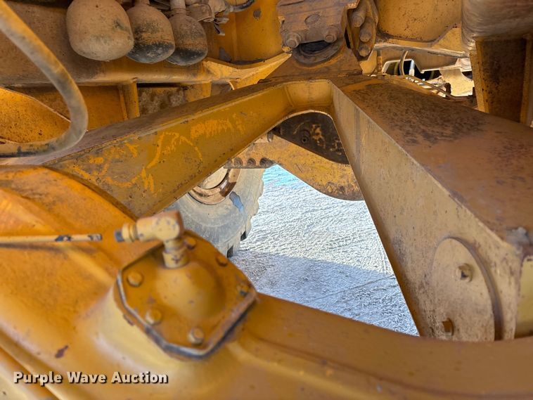 image for item DW7457 Volvo end dump trailer