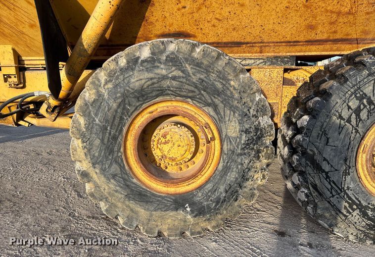 image for item DW7457 Volvo end dump trailer