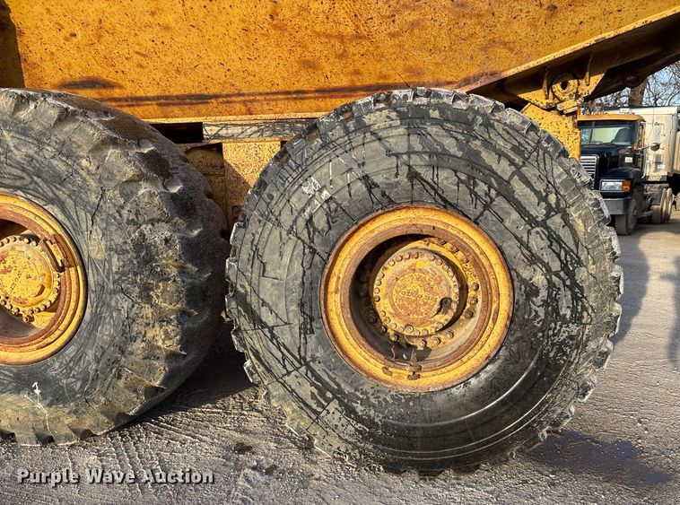 image for item DW7457 Volvo end dump trailer