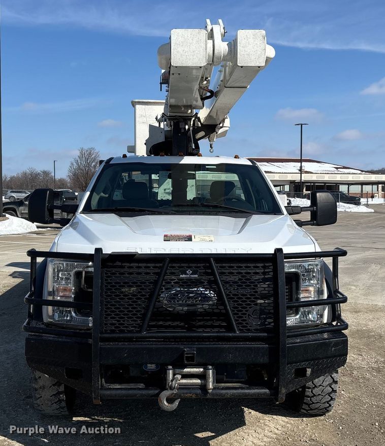 image for item DW7480 2017 Ford F550 bucket truck
