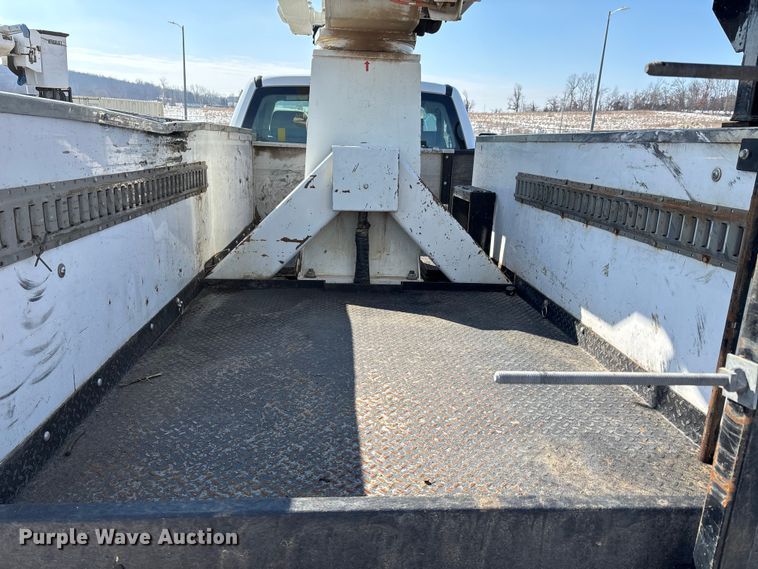 image for item DW7480 2017 Ford F550 bucket truck