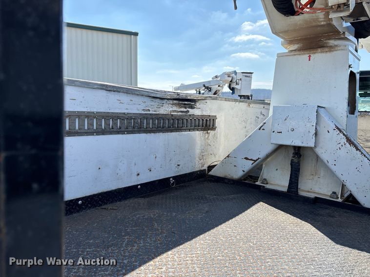 image for item DW7480 2017 Ford F550 bucket truck