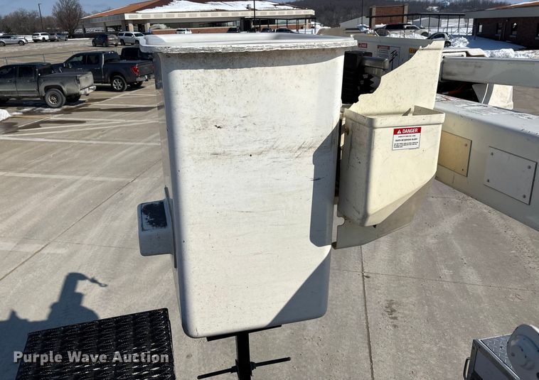 image for item DW7480 2017 Ford F550 bucket truck