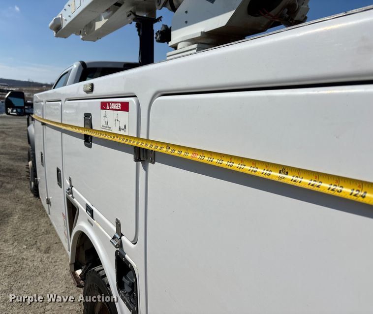 image for item DW7480 2017 Ford F550 bucket truck