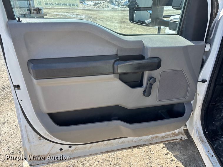 image for item DW7480 2017 Ford F550 bucket truck