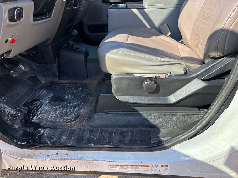 image for item DW7480 2017 Ford F550 bucket truck