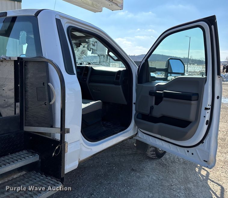 image for item DW7480 2017 Ford F550 bucket truck