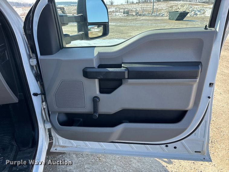 image for item DW7480 2017 Ford F550 bucket truck