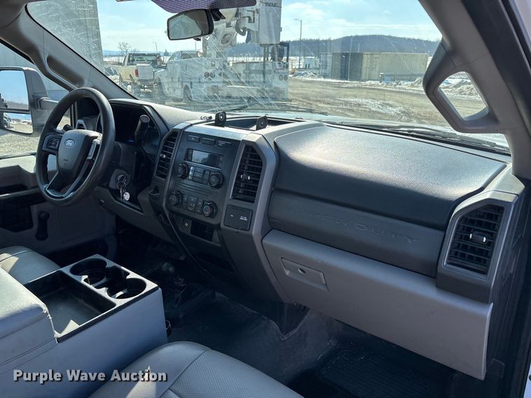 image for item DW7480 2017 Ford F550 bucket truck