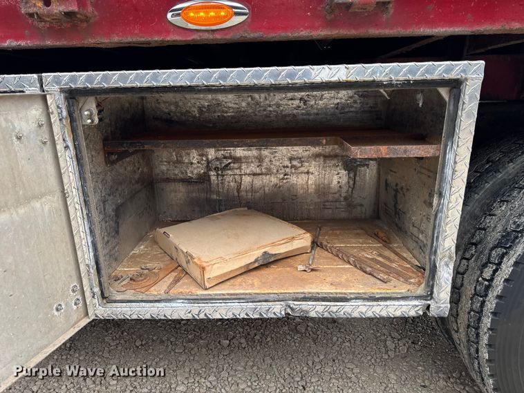 image for item EA2086 2003 Ford F750 Crew Cab flatbed truck