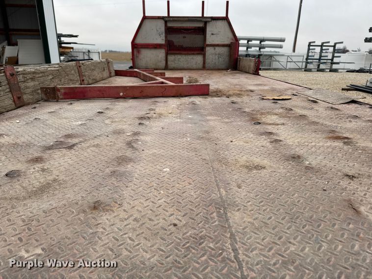 image for item EA2086 2003 Ford F750 Crew Cab flatbed truck