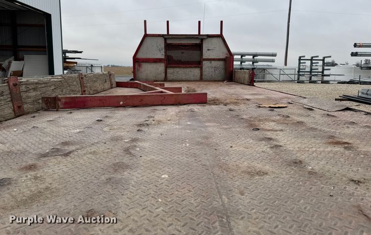 image for item EA2086 2003 Ford F750 Crew Cab flatbed truck