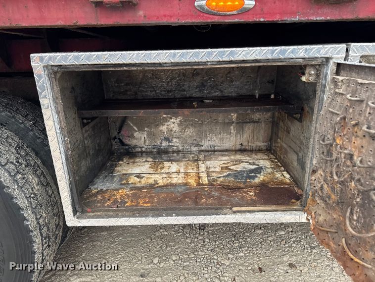 image for item EA2086 2003 Ford F750 Crew Cab flatbed truck