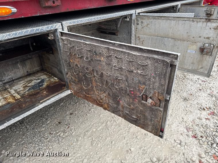 image for item EA2086 2003 Ford F750 Crew Cab flatbed truck