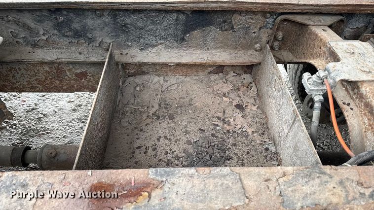 image for item EA2086 2003 Ford F750 Crew Cab flatbed truck