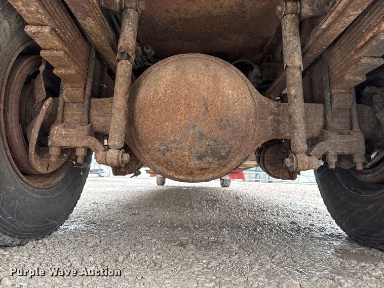 image for item EA2086 2003 Ford F750 Crew Cab flatbed truck