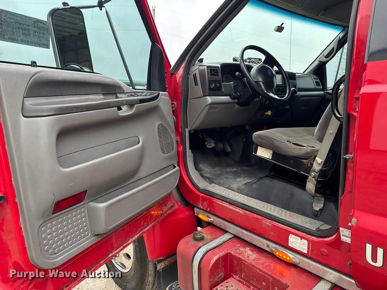 image for item EA2086 2003 Ford F750 Crew Cab flatbed truck