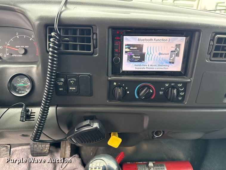 image for item EA2086 2003 Ford F750 Crew Cab flatbed truck