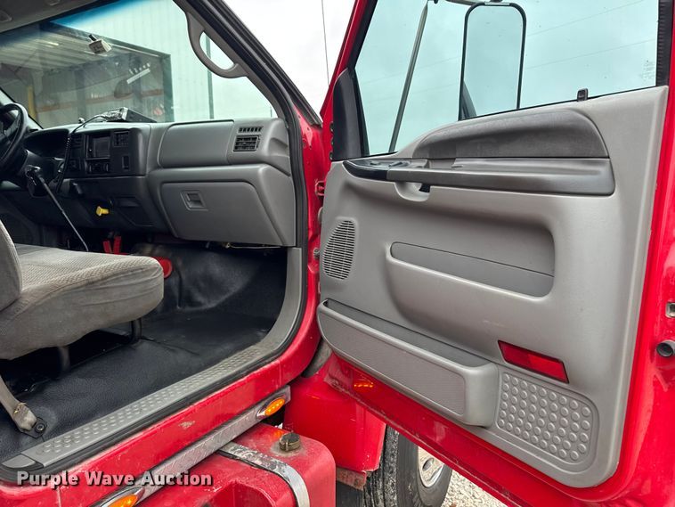 image for item EA2086 2003 Ford F750 Crew Cab flatbed truck