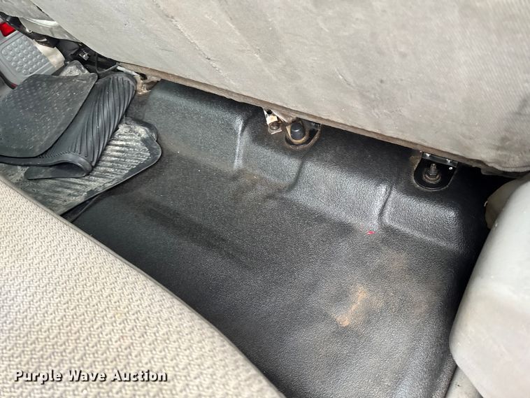 image for item EA2086 2003 Ford F750 Crew Cab flatbed truck