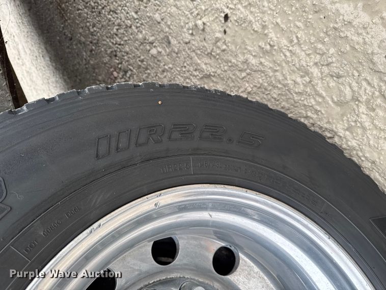 image for item EA2086 2003 Ford F750 Crew Cab flatbed truck