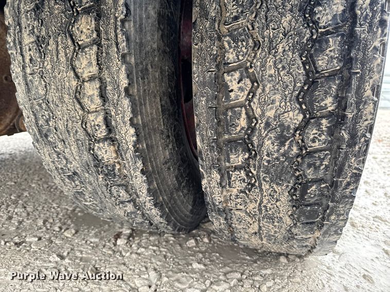 image for item EA2086 2003 Ford F750 Crew Cab flatbed truck