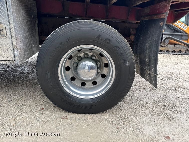 image for item EA2086 2003 Ford F750 Crew Cab flatbed truck