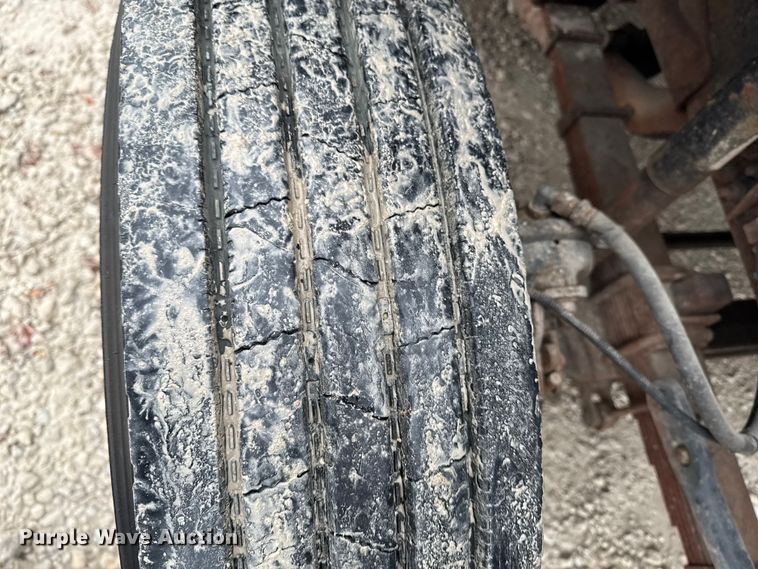 image for item EA2086 2003 Ford F750 Crew Cab flatbed truck