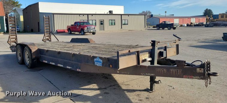 image for item EA2715 2004 Load Trail equipment trailer