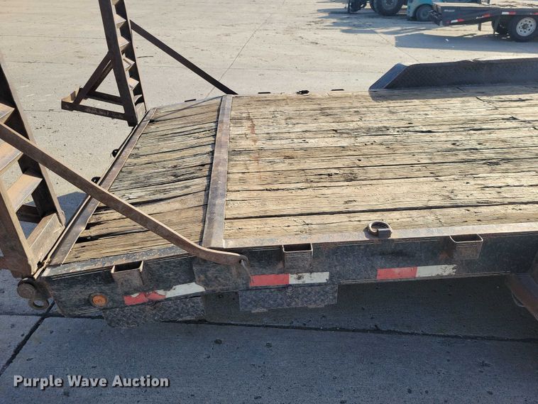 image for item EA2715 2004 Load Trail equipment trailer