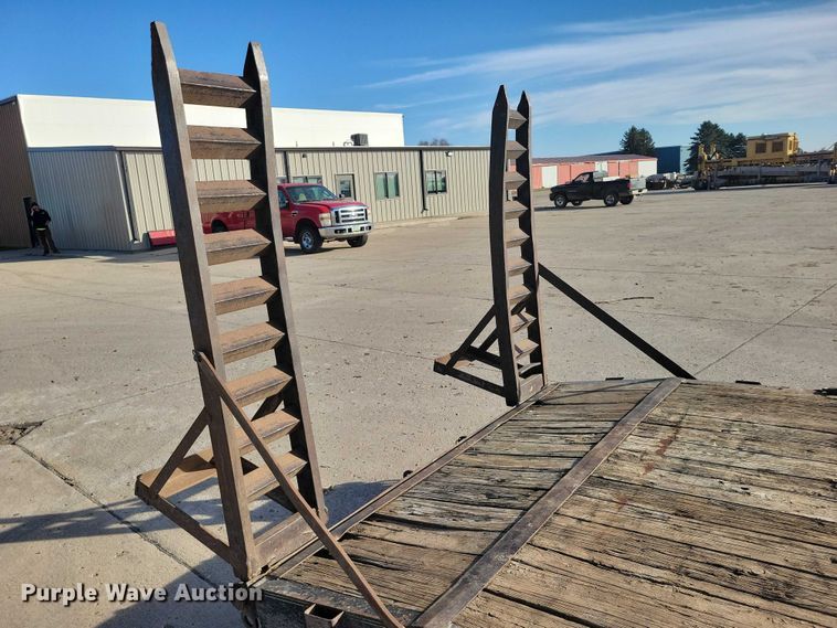 image for item EA2715 2004 Load Trail equipment trailer