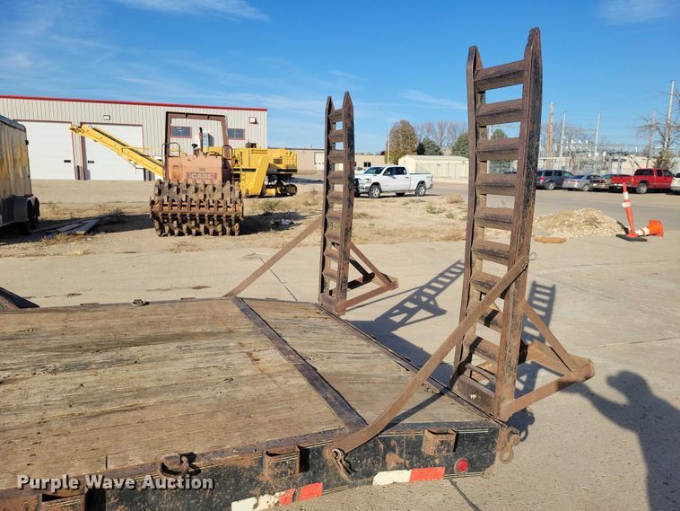 image for item EA2715 2004 Load Trail equipment trailer